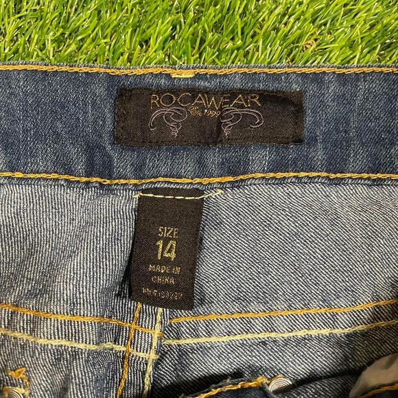 Rocawear Women's Blue and Navy Capri Jean Shorts (14) - Picture 4 of 8